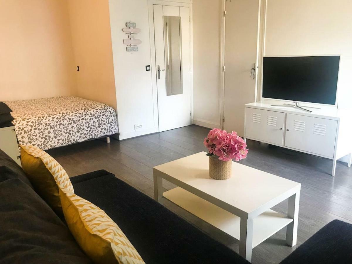 Lovely Flat Champs De Mars Eiffel Paris Bagian luar foto