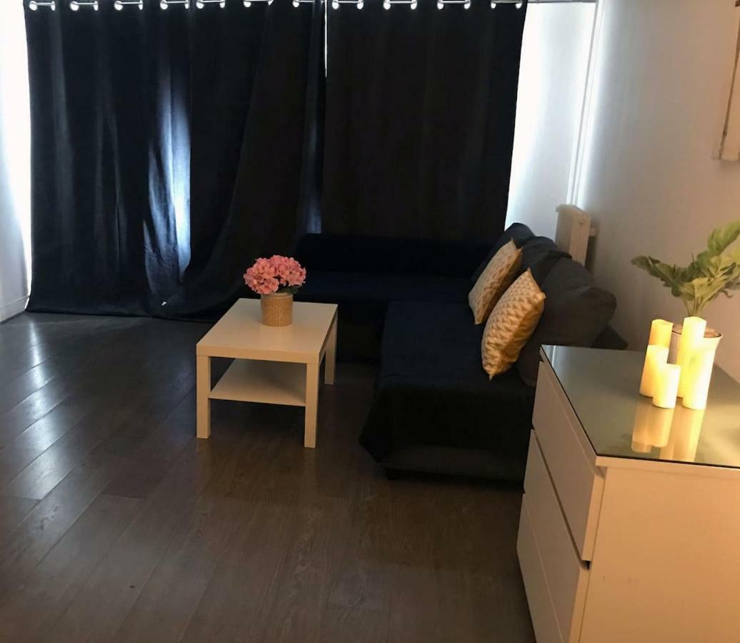Lovely Flat Champs De Mars Eiffel Paris Bagian luar foto