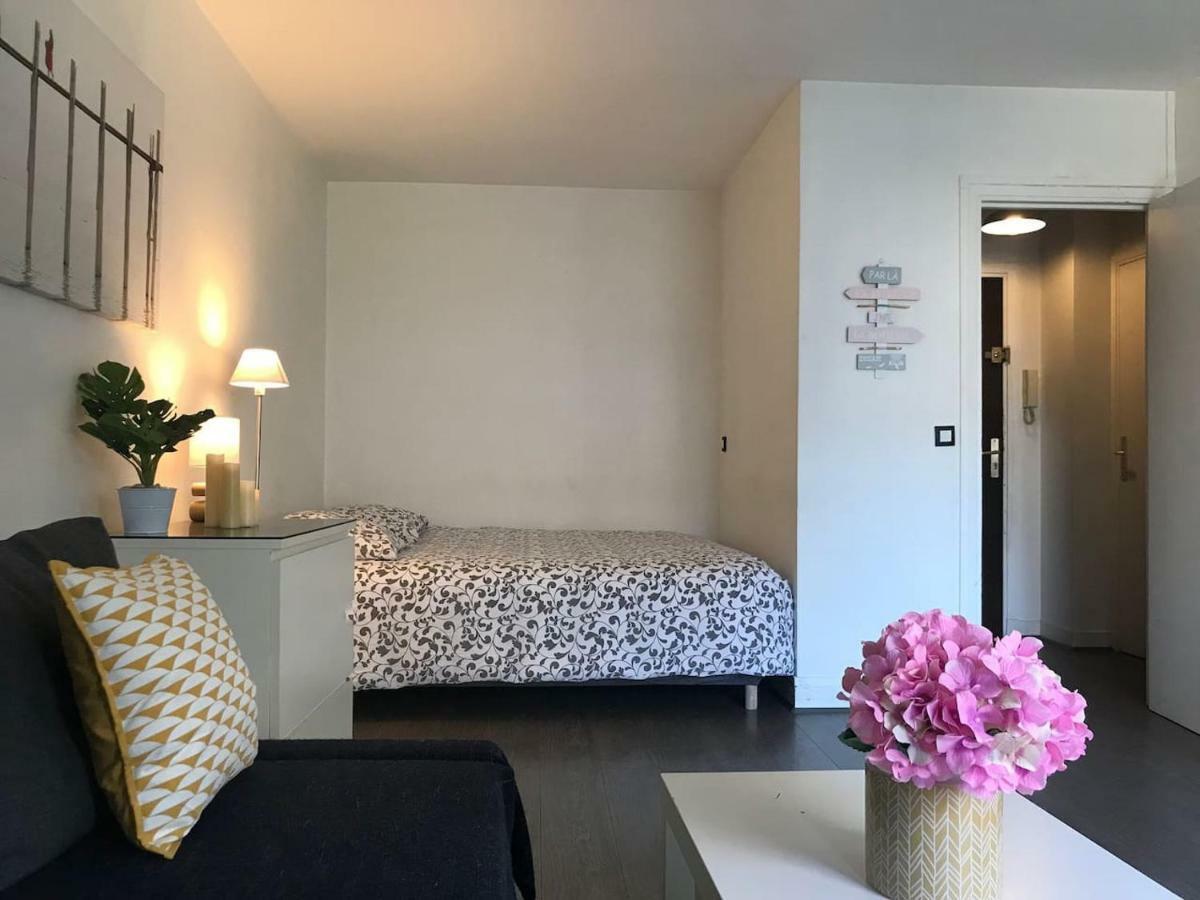 Lovely Flat Champs De Mars Eiffel Paris Bagian luar foto