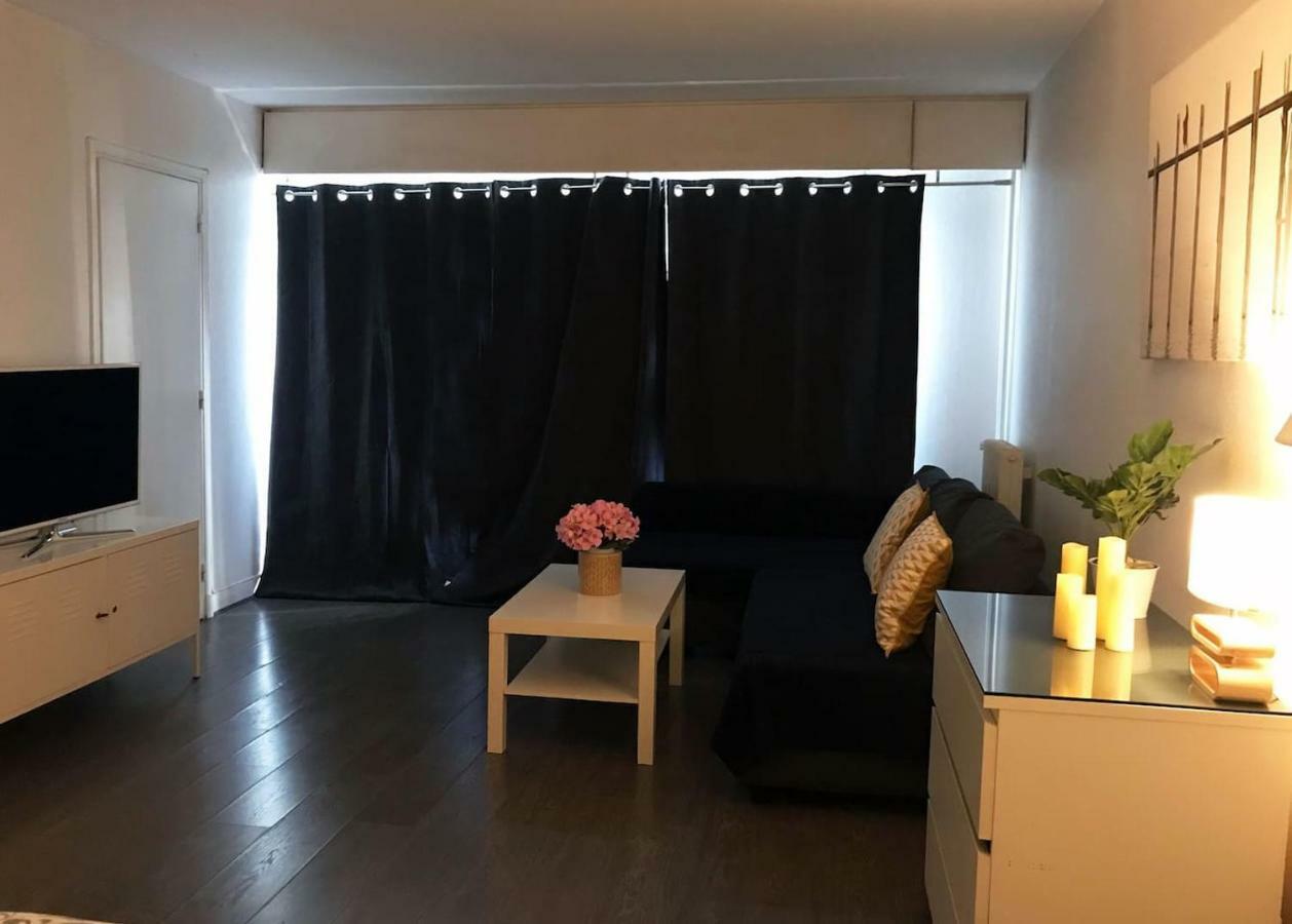 Lovely Flat Champs De Mars Eiffel Paris Bagian luar foto